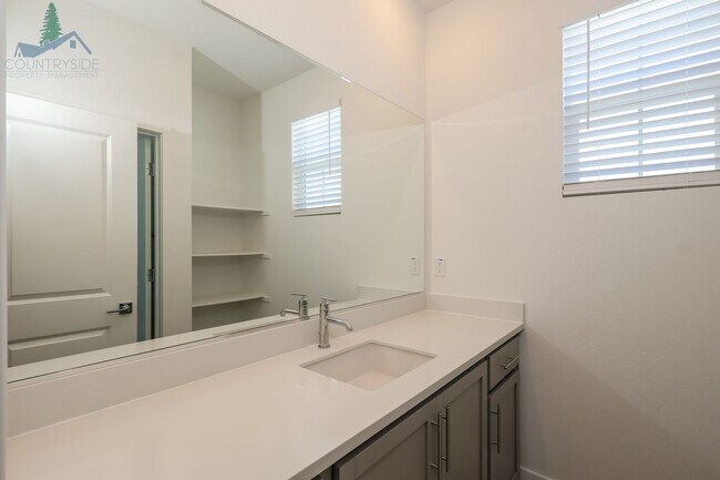 Building Photo - 2824 Wrangell St