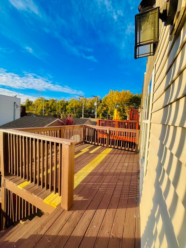 Building Photo - 1900 N Laramie Ave