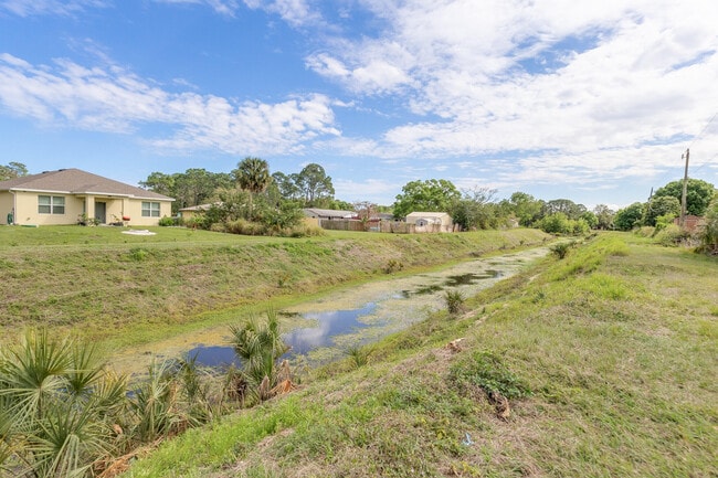Building Photo - 1517 Wacker Ave SE