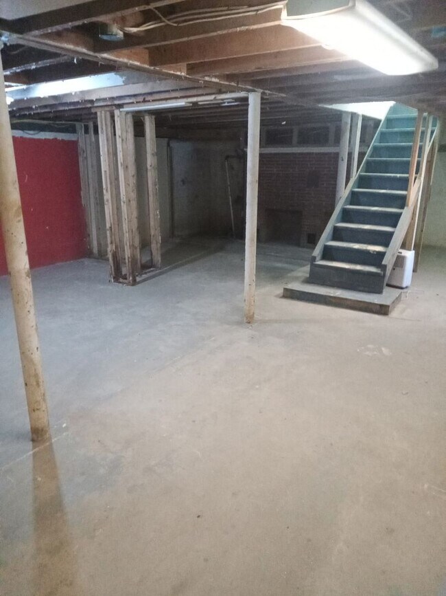 Building Photo - Beautiful Home in Swannanoa available now!