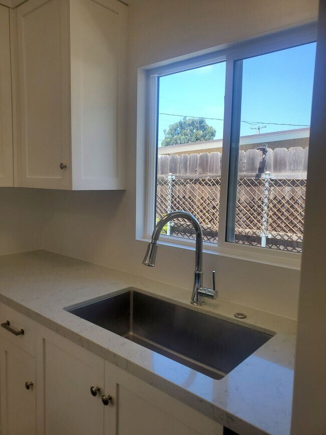 Building Photo - Recently Upgraded and Refreshed House with Pool and Casita
