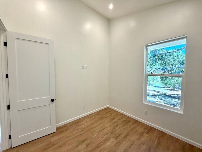 Building Photo - New Modern Farmhouse Cottage Coming Soon!