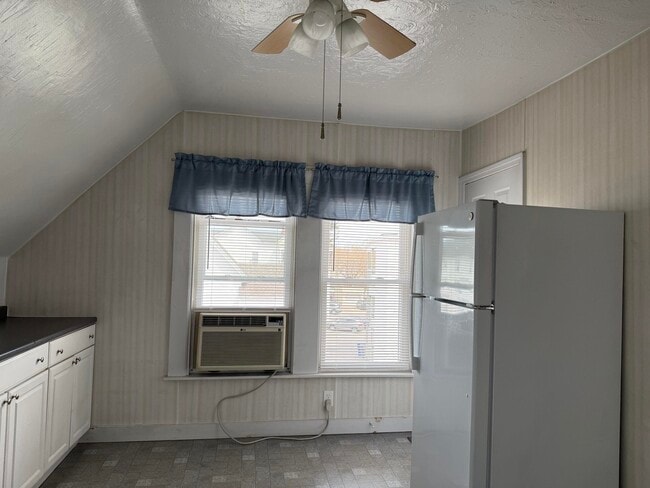 Building Photo - 316 Douglas St