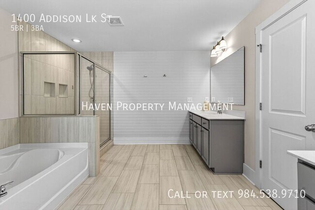 Building Photo - 1400 Addison Lk St
