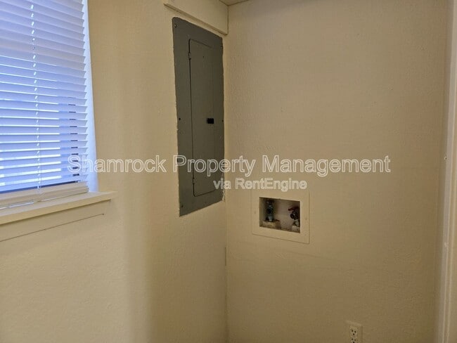 Building Photo - 911 Lancelot Cir