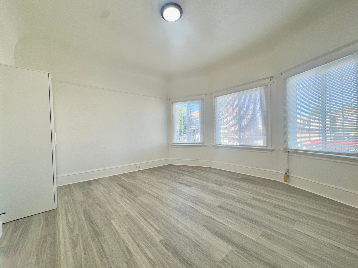 Building Photo - 3218 West St