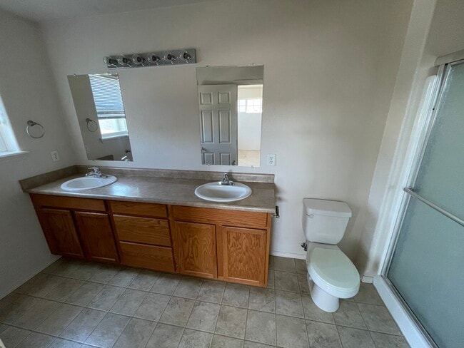 Building Photo - 248 Hiatt Ln