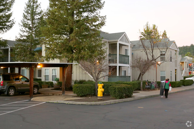 Building Photo - Hunt's Grove Apartments