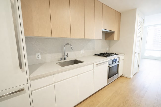 Building Photo - Spacious Studio Available Now!