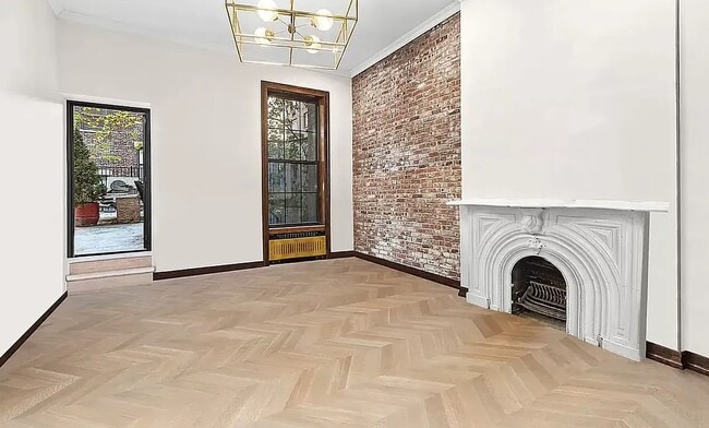 Building Photo - 121 East 37th Street