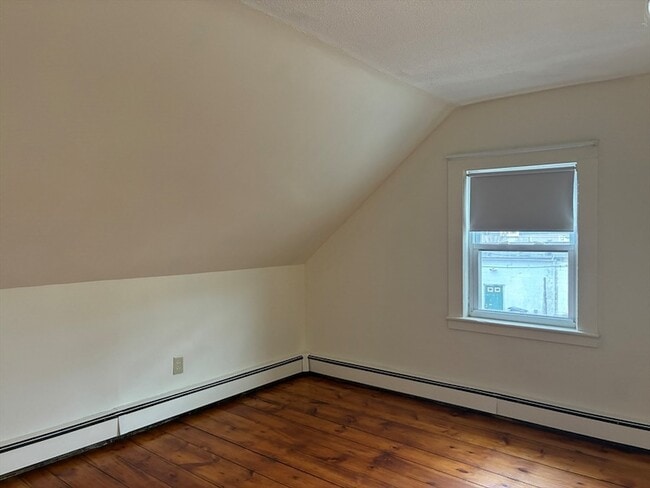 Building Photo - 12 Green St