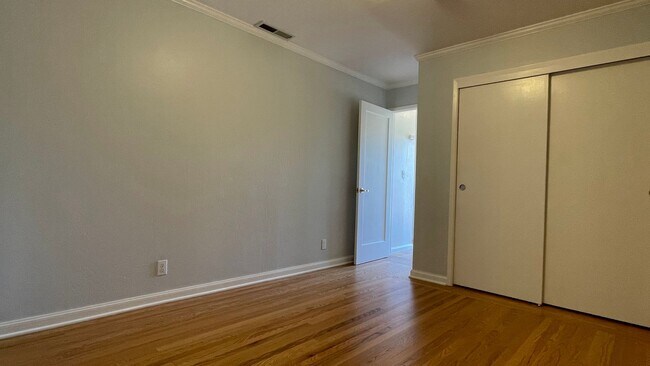 Building Photo - 3BD/2BA Single-Family Home with Attached Garage, Hardwood Floors, Washer/Dryer Included - Pets We...