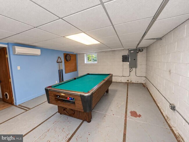 Building Photo - 6797 Lawnton St