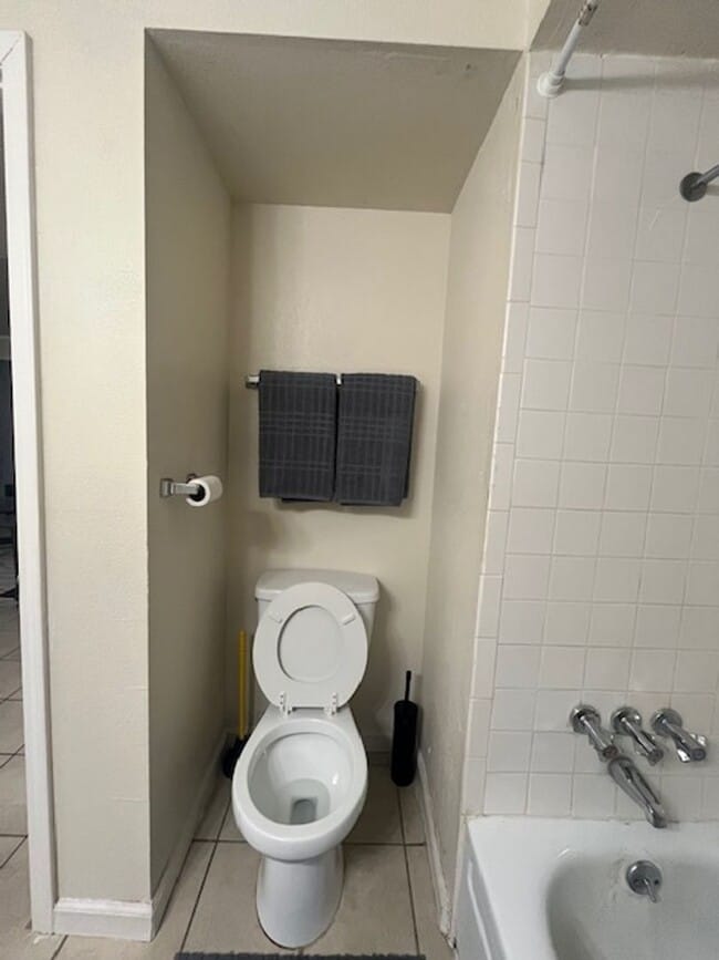 Building Photo - All Bills Paid/ Fully Furnished