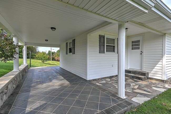 Building Photo - 135 Hixon Cir