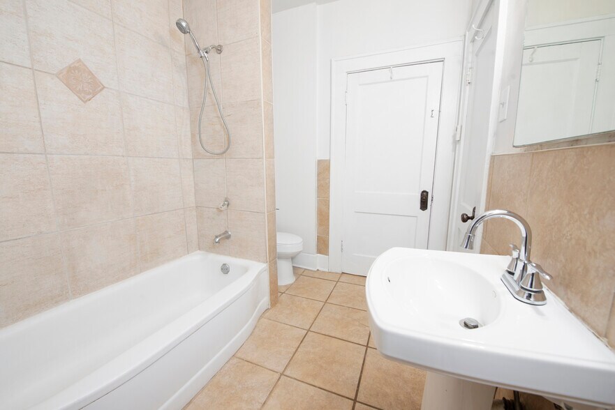 Building Photo - 323 NW 26th St