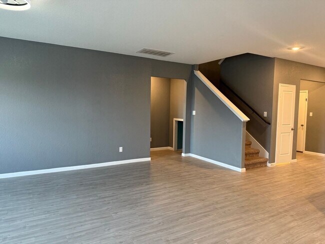 Building Photo - Spacious 5-Bed, 3-Bath Home in Brookmill –...