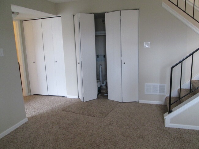 Building Photo - 3 bedroom house near Garden Acres Park