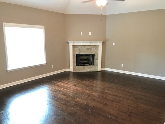 Building Photo - CourtlyCircleWest8565