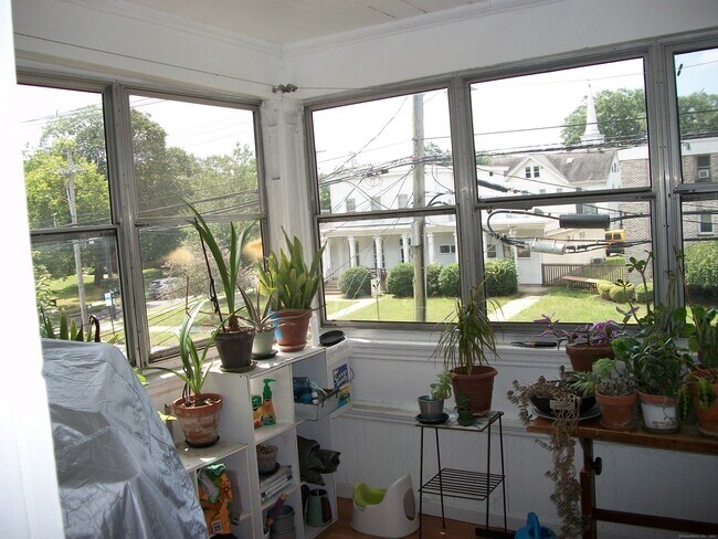 Building Photo - 985 Whalley Ave