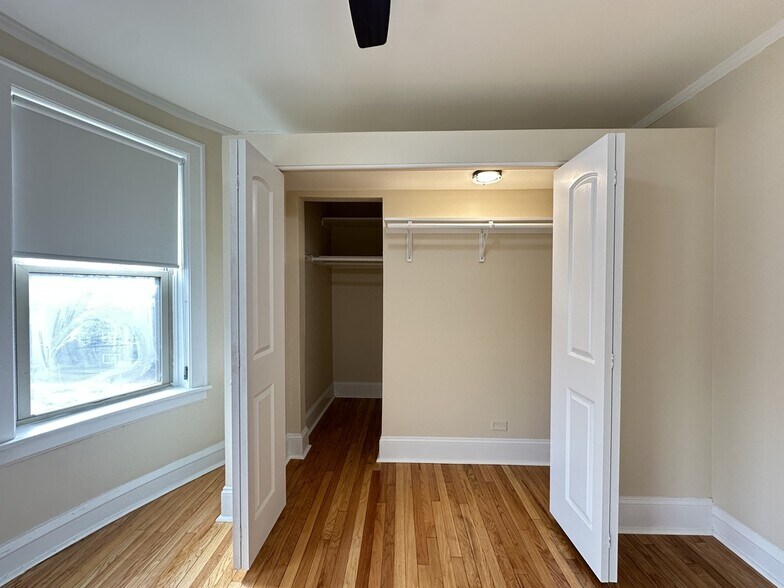 Building Photo - 324 S Maple Ave