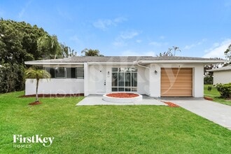 Building Photo - 305 NE Floresta Dr