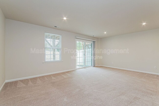 Building Photo - 945 Arnold Place Dr