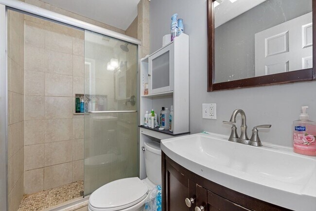 Building Photo - 4 BED 2 BATH MISSION HILL