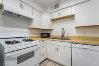 Building Photo - 4302 Lynnann