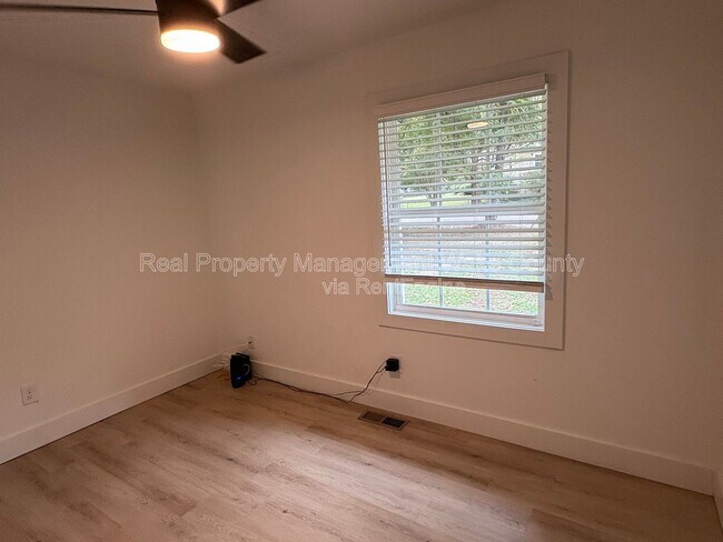 Building Photo - 117 Bertie Dr