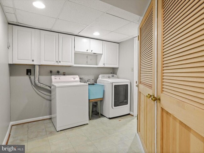 Building Photo - 1919 Kenbar Ct