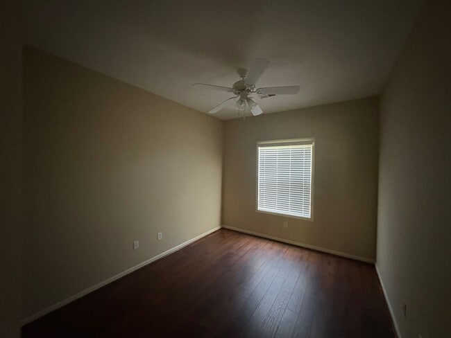 Building Photo - 3BR/2BA Condo with Sunroom & 2-Car Garage