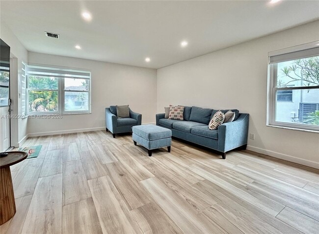 Building Photo - 222 SE 1st St