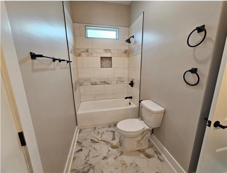 Building Photo - 198 Wellington St SW