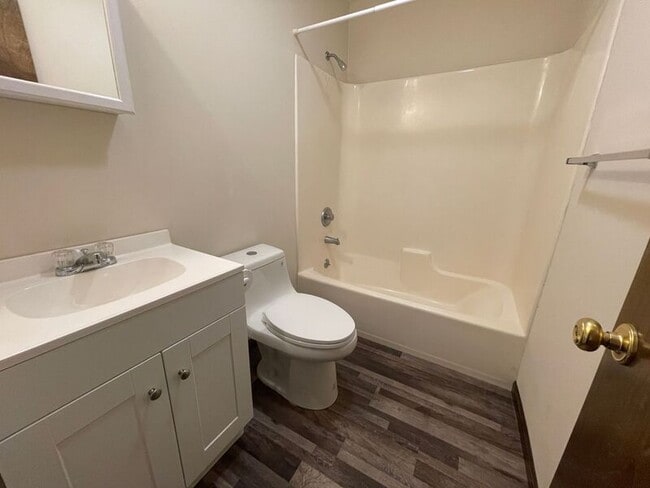 Building Photo - 1406 Magnolia W