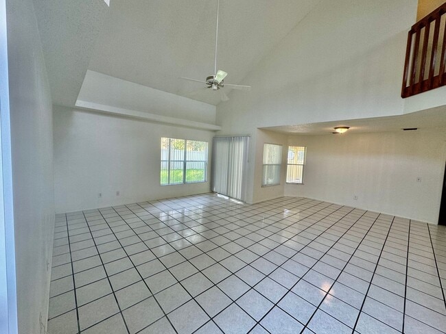 Building Photo - Spacious Home