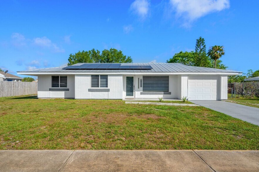 Primary Photo - 1310 Mariposa Dr NE