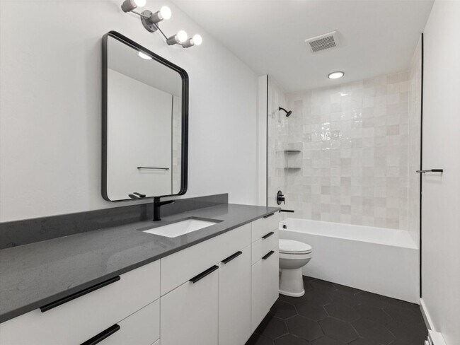Building Photo - Beautiful New 1 Br 1 Ba in Gran Cielo