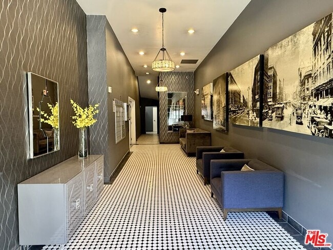 Building Photo - 253 S Broadway