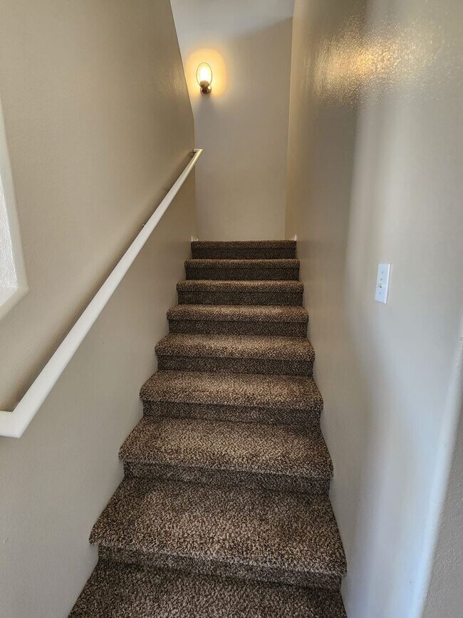 Building Photo - Amazing, Large 3 Bedroom Home in Southwest Albuquerque. Refrigerated Air, 2 Car Garage