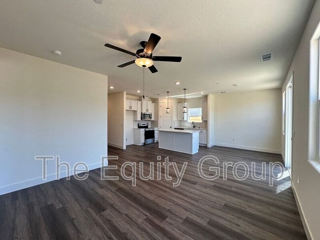 Building Photo - 3949 W Sunnyview Ave
