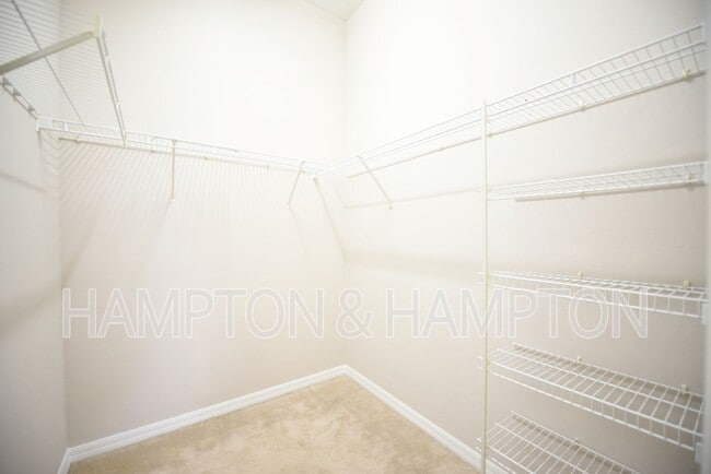 Building Photo - SPACIOUS 3 BEDROOM 2.5 BATH IN GATED COMMUNITY