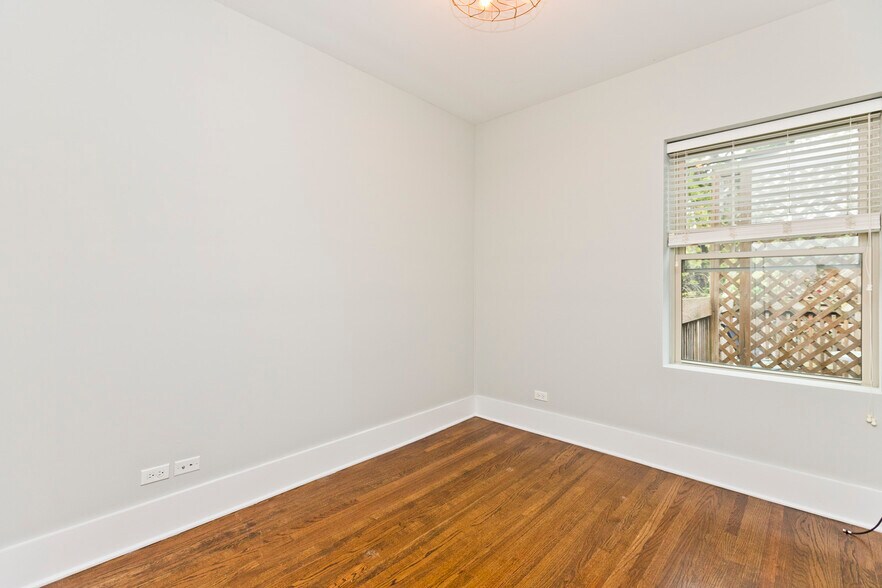 Building Photo - 3453 N Wolcott Ave