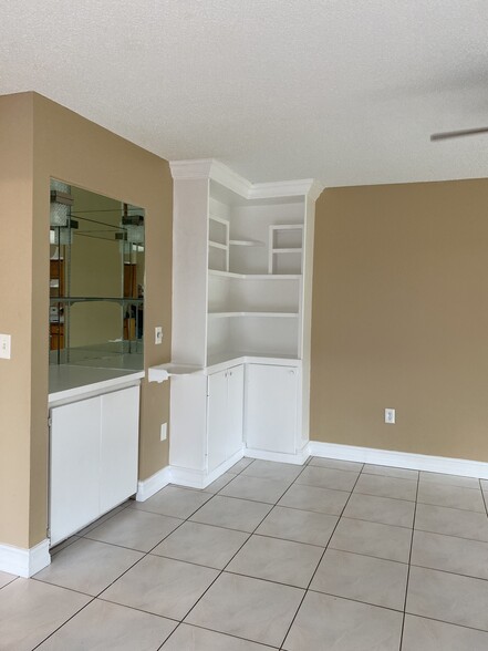 Building Photo - 525 Heatherton Vlg