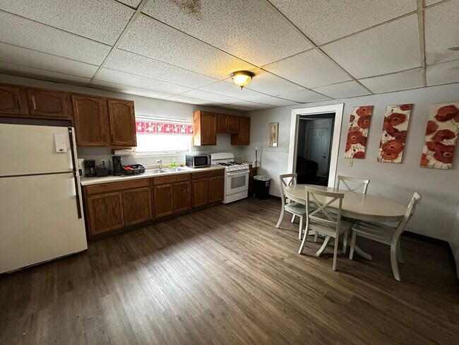 Building Photo - Grumbach Ave