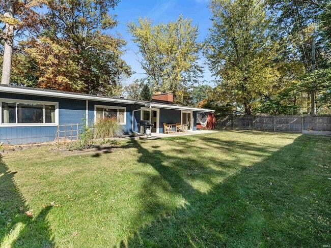 Building Photo - 2924 Santa Rosa Dr