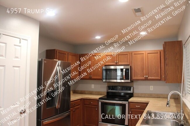 Building Photo - 4957 Trump St