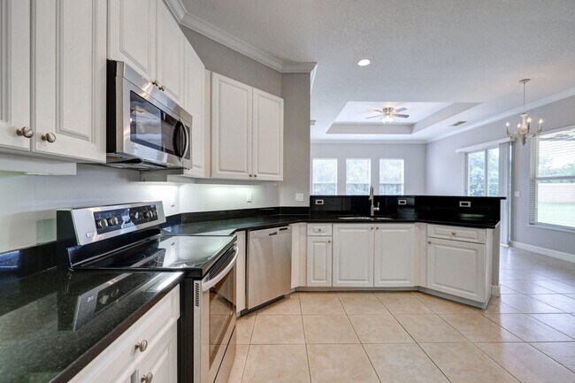 Building Photo - 833 SW Vineland Ct