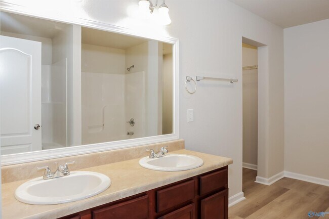 Building Photo - 29932 Brentshire Dr
