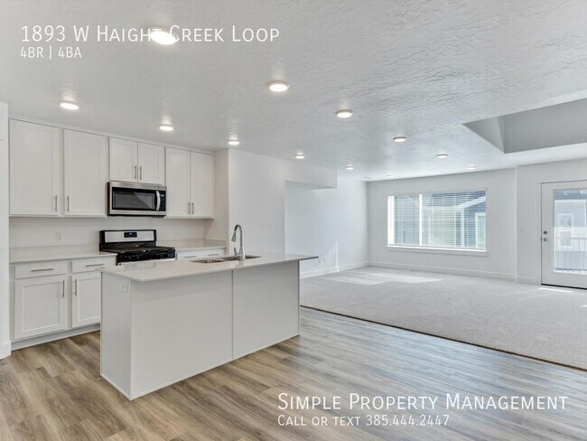 Building Photo - Luxurious 4-BD Townhouse in Farmington!